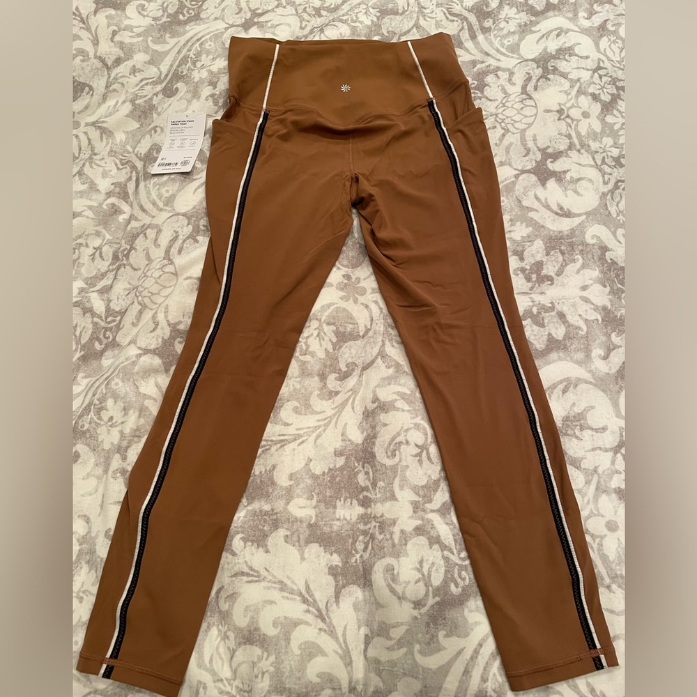 NWT Athleta Salutation Stash Legging Size M